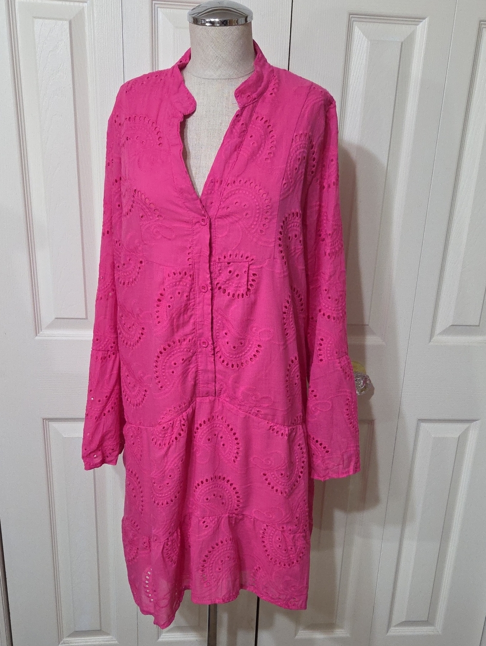 Women’s Pink Eyelet V-neck Dress